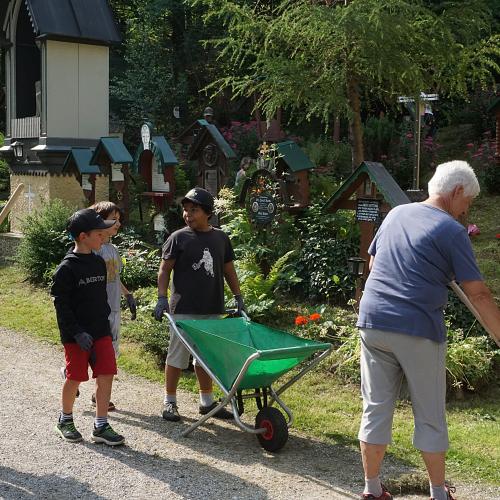 Kinder beim Arbeiten