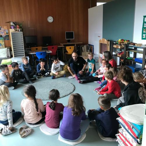 KInder im Kreis