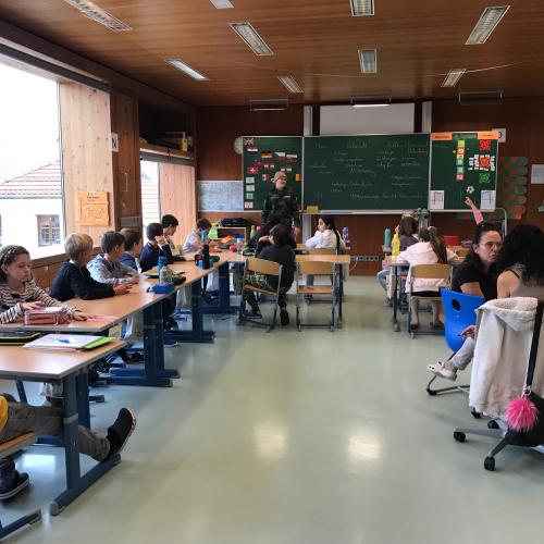 Blick in den Klassenraum