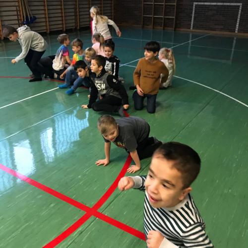Kinder der 3a und 2b setzen um, was sie hören