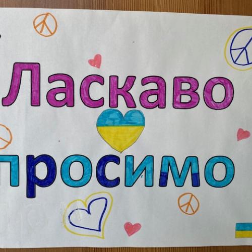 Willkommensplakat in ukrainischer Sprache