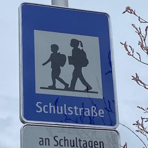 Verkehrszeichen Schulstraße
