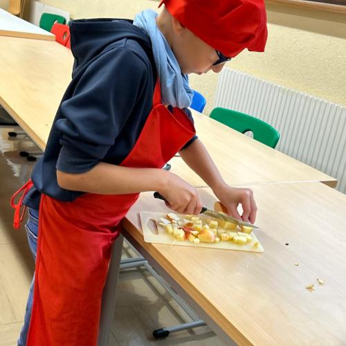 Kinder beim Kochen