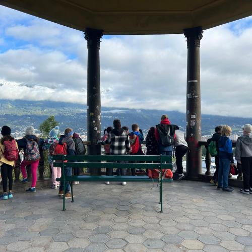 Wandertag Kinder von Hinten