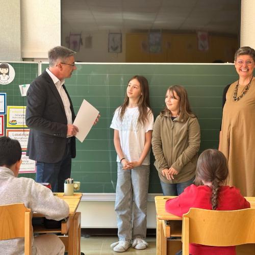 Der Preis wird überreicht