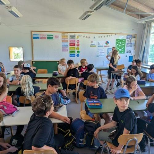 die Partnerklasse gemeinsam mit den Amraser Kindern