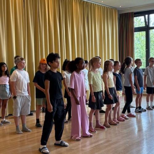 Die Kinder singen ein Lied