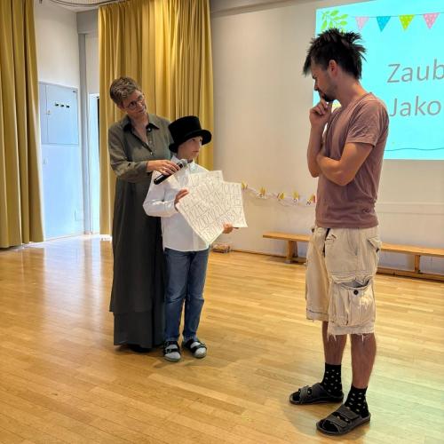 Das Zauberer-Kind zaubert mit Pius