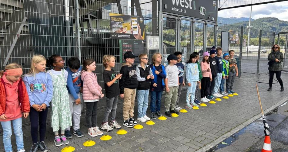 Kinder in der Reihe