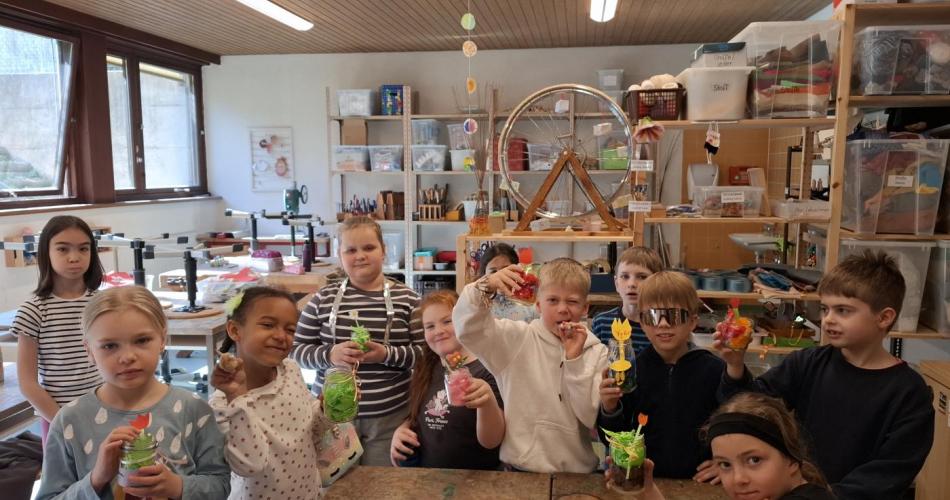 Wir basteln Frühlingsblumen im Glas